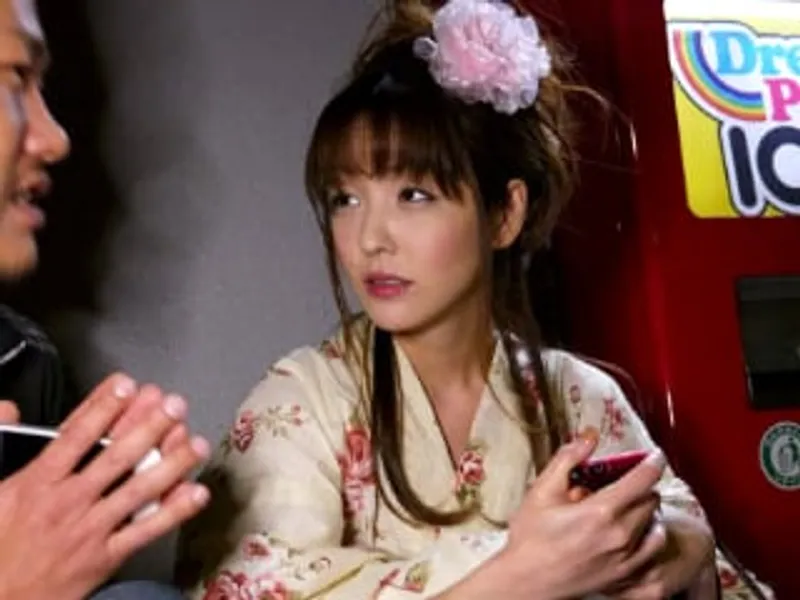 Giận anh xã bỏ ra ngoài đường, cô vợ dễ dãi về nhà trai lạ để "tâm sự"