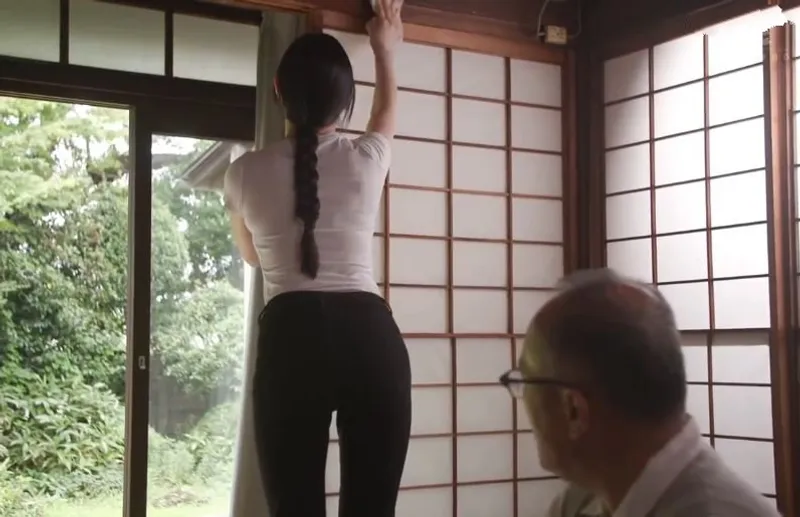 Gã chồng vỡ nợ, người vợ đến nhà thầy giáo cũ làm giúp việc thì gặp dê cụ